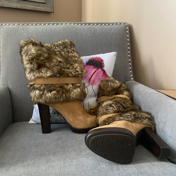 Michael Kors suede and faux fur boot - Picture 1 of 3